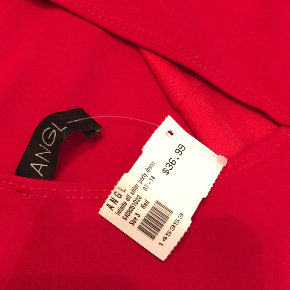 Red dress - Picture 4 of 5